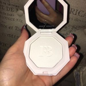 FENTY METAL MOON HIGHLIGHTER